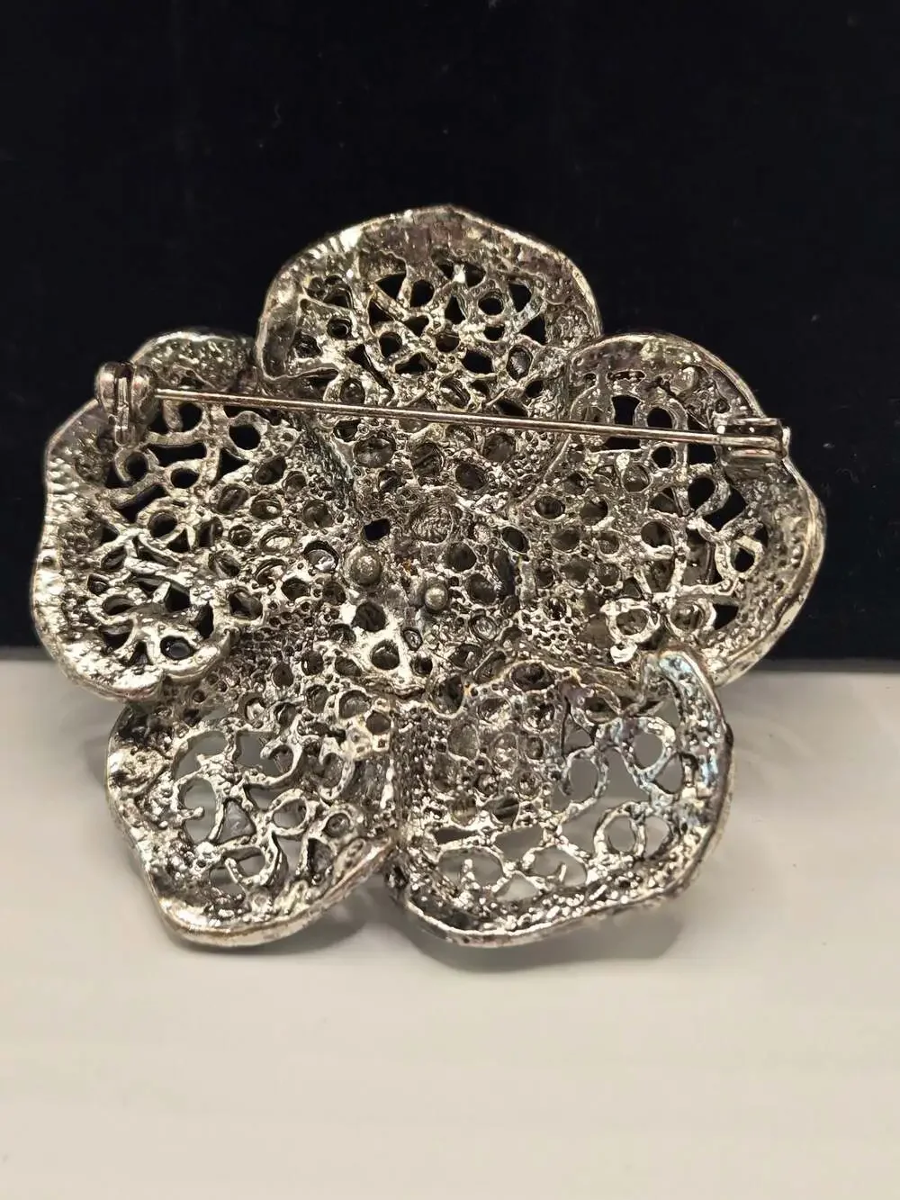 Unknown silver tone